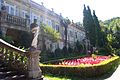 Parterre de setos y flores.