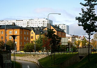 Kvarteret Oden i mitten av bilden, omgivet av nyare hus.