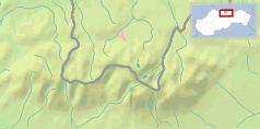 Mapa konturowa Tatr, na dole nieco na prawo znajduje się czarny trójkącik z opisem „Drąg”