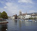 La salida del Lago de Zúrich, con el Grossmünster al fondo.