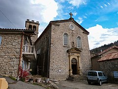 La façade de l'église Saint-Théophrède...