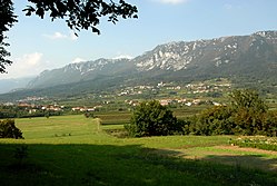 pogled na Duplje i Budanje, u pozadini planina Gora