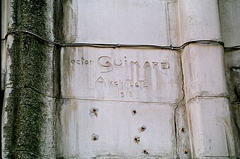 Signature de l'architecte sur le mur de la synagogue