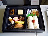 Hidangan bentō di JAL Economy Class