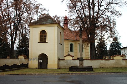 Chapelle et beffroi.