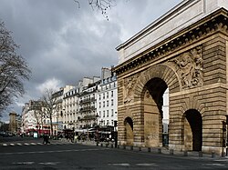 Die Porte Saint-Denis im Hintergrund links, die Porte Saint-Martin rechts