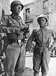 Patton xunto a Roosevelt Jr. durante a invasión de Sicilia