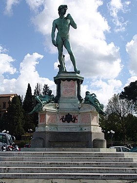 Bronzen replica van David op de Piazzale Michelangelo