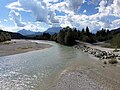 Mündung des Finzbachs (trockenes Bachbett rechts) in die Isar