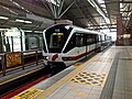 Tren model ART Mark II jenis 2-gerabak di stesen LRT KL Sentral.