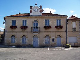 The town hall in Saint-Morillon