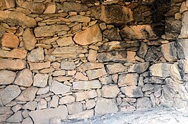 Interior de una barraca de piedra en el «camino de Sesga», Ademuz (Valencia), con detalle del sistema constructivo.