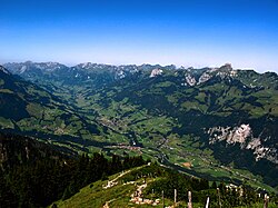 Le Nieder Simmental, vue depuis la crête nord-ouest du Niesen.