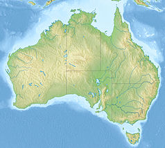 Mapa konturowa Australii, blisko prawej krawiędzi nieco na dole znajduje się punkt z opisem „Park Narodowy Ku-ring-gai Chase”