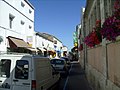 Une rue de la ville, près des halles