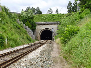 Entrée sud-ouest du tunnel, à Vierzy.