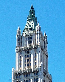 Detalhe do topo do Edifício Woolworth, chamada de "Catedral do Comércio".