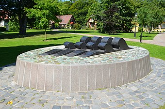 Bakom vågorna (2010), flyktingmonument i Helsingborg