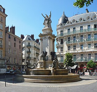 La Fontaine des trois ordres (1897), Grenoble, place Notre-Dame.