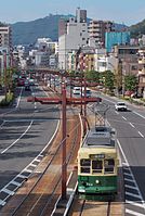 行駛於新中川町電車站附近的5號系統電車