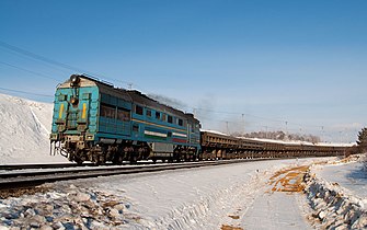 2ТЭ116-1106 с грузовым поездом, работа одной секцией (движение назад)