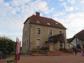 The town hall in Commenailles