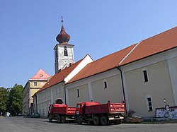 Barokní zámek v Trhanově, dřívější sídlo Lamingerů.