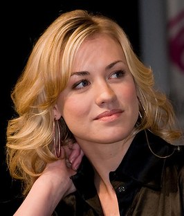 Yvonne Strahovski in 2009