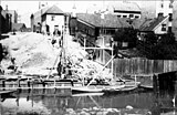 Anleggsarbeid for den kommende Hausmanns bro, fotografert 1891 fra øst mot Chr. Kroghs gate. Foto: Ukjent / Oslo byarkiv