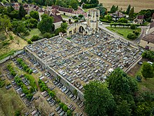 Vue aérienne du cimetière de Donzy-le-près, à Donzy