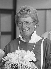 Fanny Blankers-Koen 1988.jpg