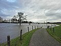 Uitzicht vanaf dijk bij Geulle aan de Maas bij érg hoogwater van de Maas.