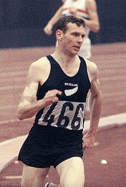 Peter Snell Tokion olympialaisissa.