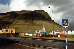 Ólafsvík, im Hintergrund der Berg Enni