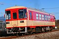 AR305 2013年12月に日本国有鉄道の急行形気動車の塗装（クリーム4号と赤11号）に変更された[8]