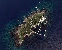 舳倉島の航空写真 国土交通省 国土地理院 地図・空中写真閲覧サービスの空中写真を基に作成