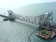 El pont Pamban a Rameswaram, Índia, sobre l'estret de Palk