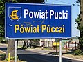 Nu signali stratali bilincui in pulaccu e casciubbu a Pogórze, Cuntea ri Puck, Pulonia, supra a strata ri Gdynia a Rewa.