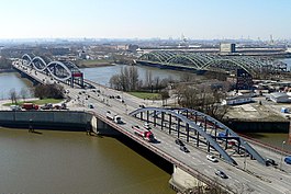 De B Op de nieuwe Elbebrug in Hamburg