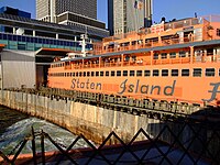 Ferry atracando en el terminal, 2008