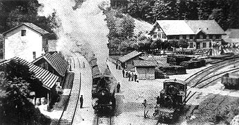 Bahnhof Convers, links Zug La Chaux-de-Fonds–Neuenburg, rechts Gleis von Biel