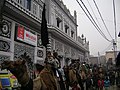 Procession chiite aux abords de l'hussainia d'Amroha, à l'occasion de Muharam.