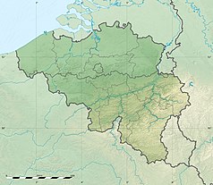 Mapa konturowa Belgii, w centrum znajduje się owalna plamka nieco zaostrzona i wystająca na lewo w swoim dolnym rogu z opisem „Jezioro Genval”