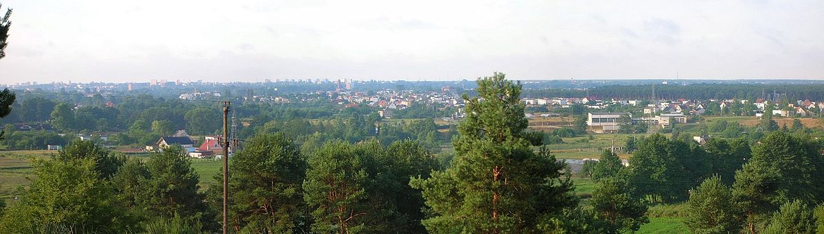 Widok Jachcic i Czyżkówka z krawędzi Doliny Sandrowej Brdy na osiedlu Piaski