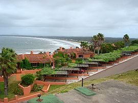 Blick von Punta Ballena (im Bildvordergrund) aus auf den Río de la Plata vor Chihuahua