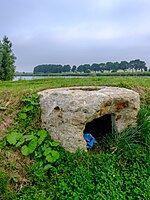 In 2019 teruggevonden en in 2020 aan de Westerwoldse Aa geplaatste voormalige Duitse Kochbunker uit 1944