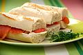 Bánh mì sandwich cá hồi kem phô mai