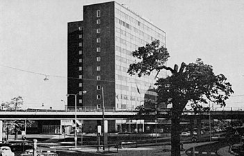 Högdelen i färdigt skick sedd från Lidingövägen, 1964.