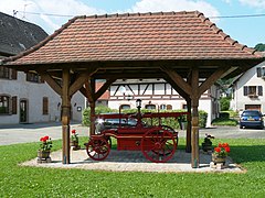 Place à côté de la mairie.