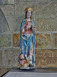 Kergrist-Moëlouː église paroissiale Notre-Dame, statue de sainte Catherine d'Alexandrie, avec la tête de l'empereur Maximin.